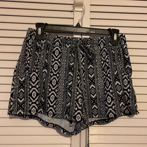 No Boundaries Black/White Print Shorts M(7-9)